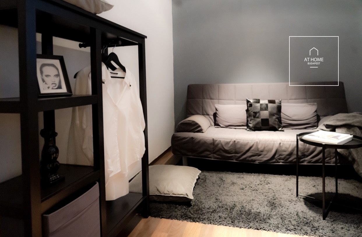 Premium 82 sqm apartment with 2 bedrooms near Vörösmarty tér