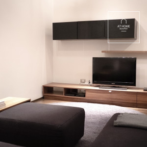 Premium 82 sqm apartment with 2 bedrooms near Vörösmarty tér