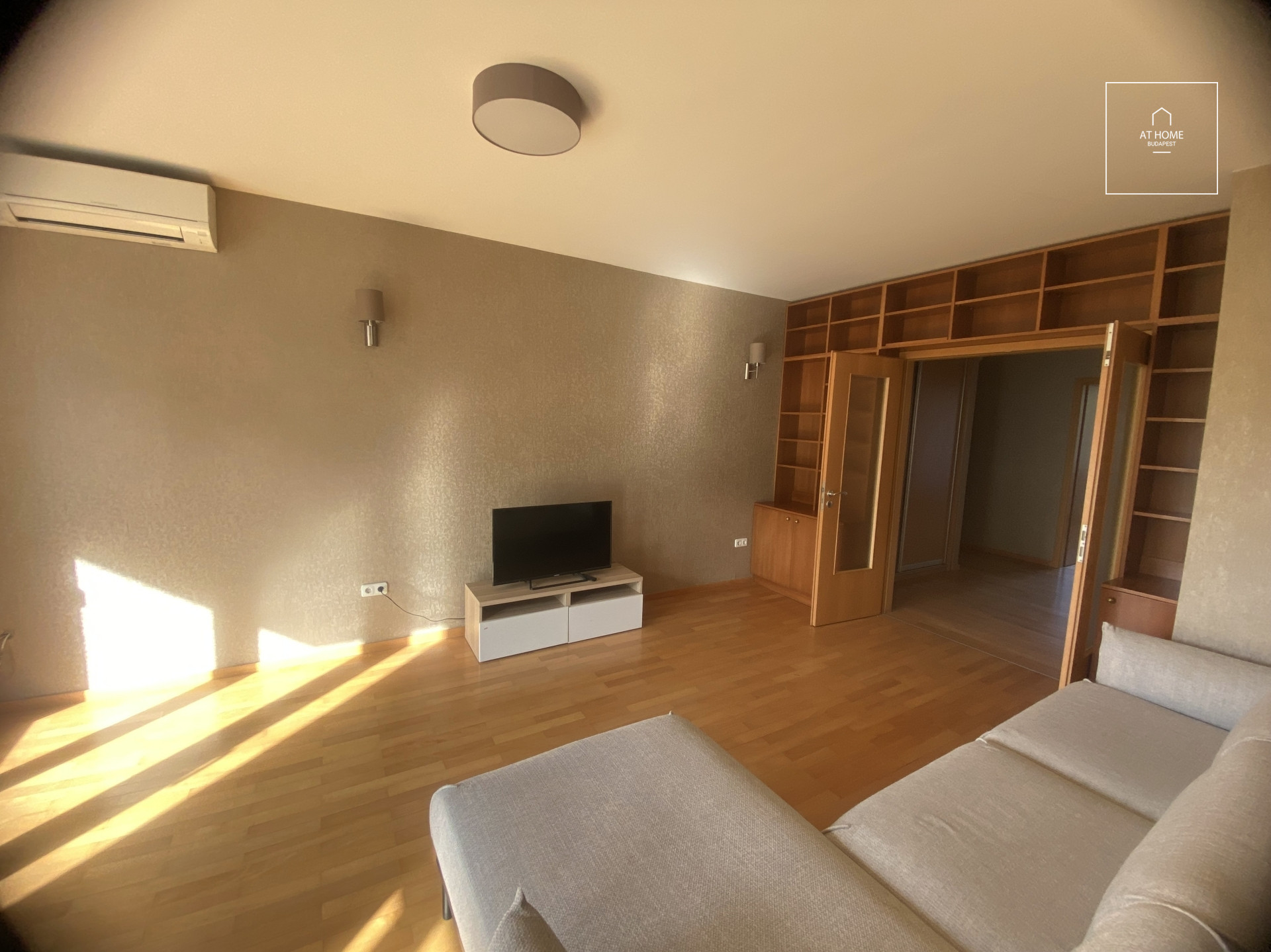 Budapest XII. district, Németvölgy, 3 bedrooms apartment with balcony for rent.