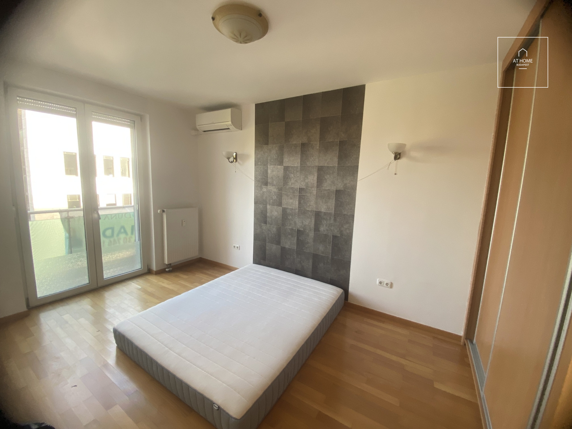 Budapest XII. district, Németvölgy, 3 bedrooms apartment with balcony for rent.