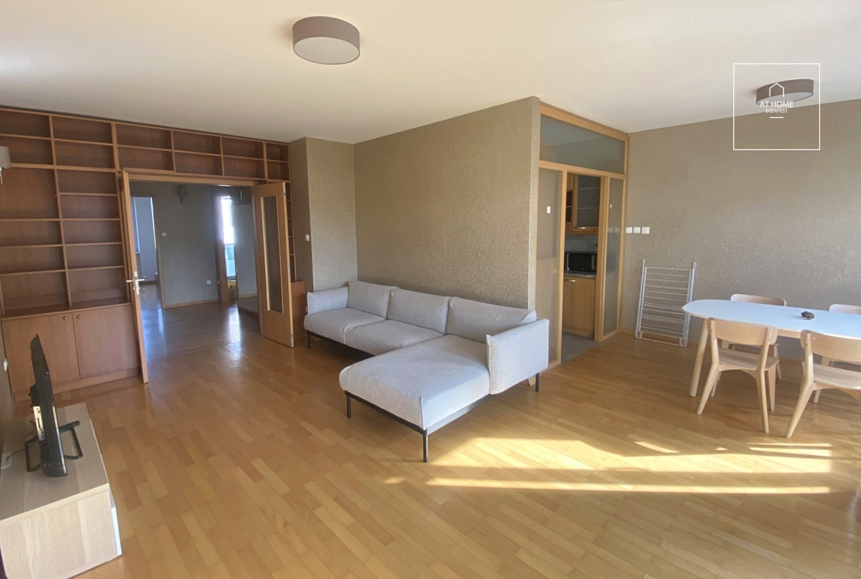 Budapest XII. district, Németvölgy, 3 bedrooms apartment with balcony for rent.