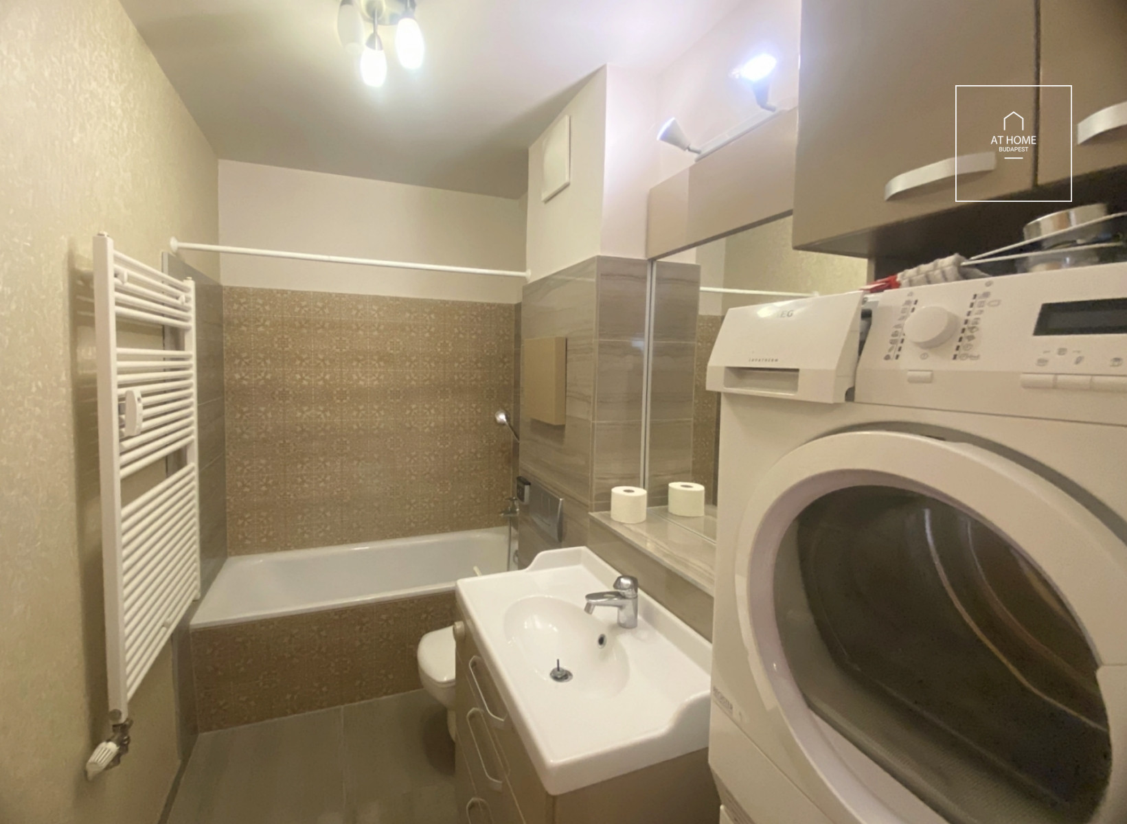 Budapest XII. district, Németvölgy, 3 bedrooms apartment with balcony for rent.