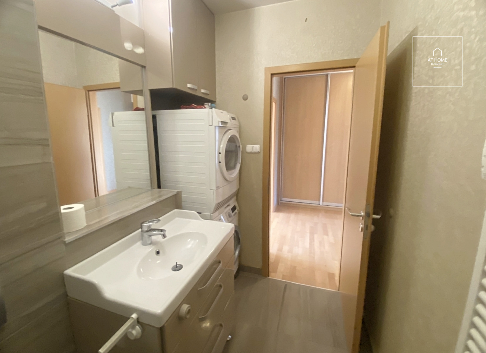 Budapest XII. district, Németvölgy, 3 bedrooms apartment with balcony for rent.