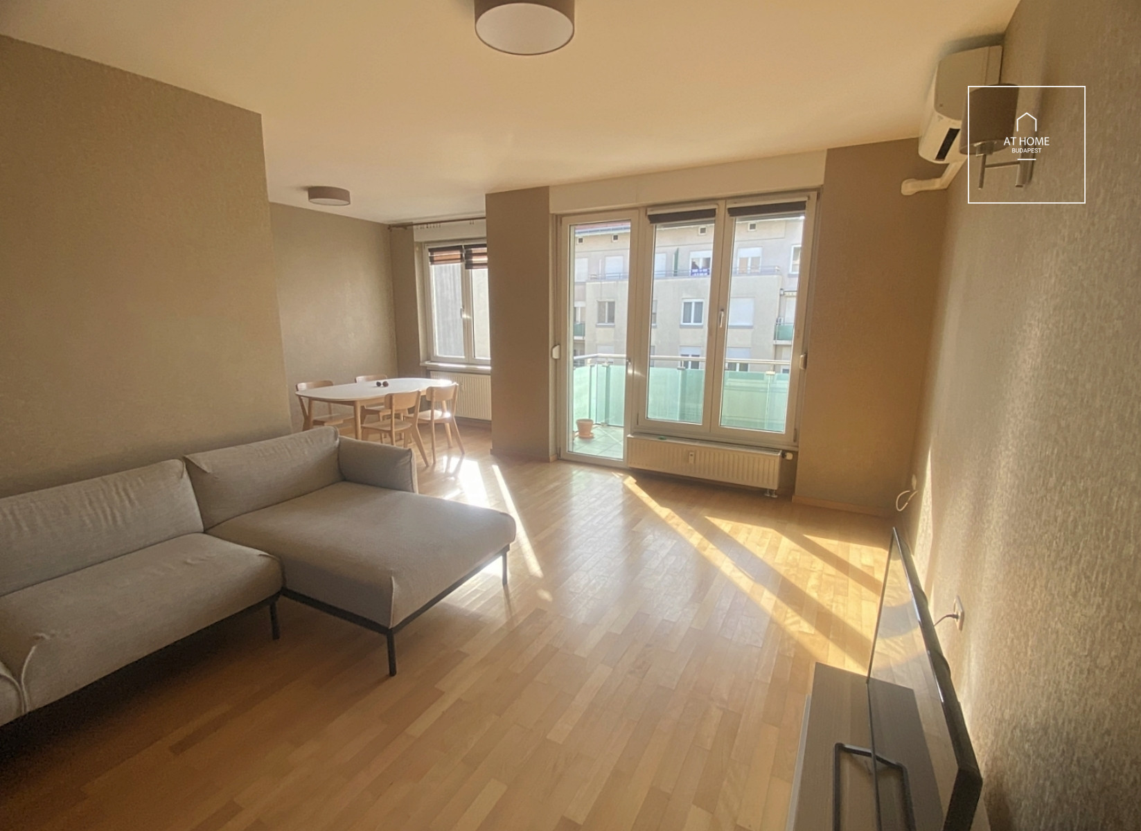 Budapest XII. district, Németvölgy, 3 bedrooms apartment with balcony for rent.