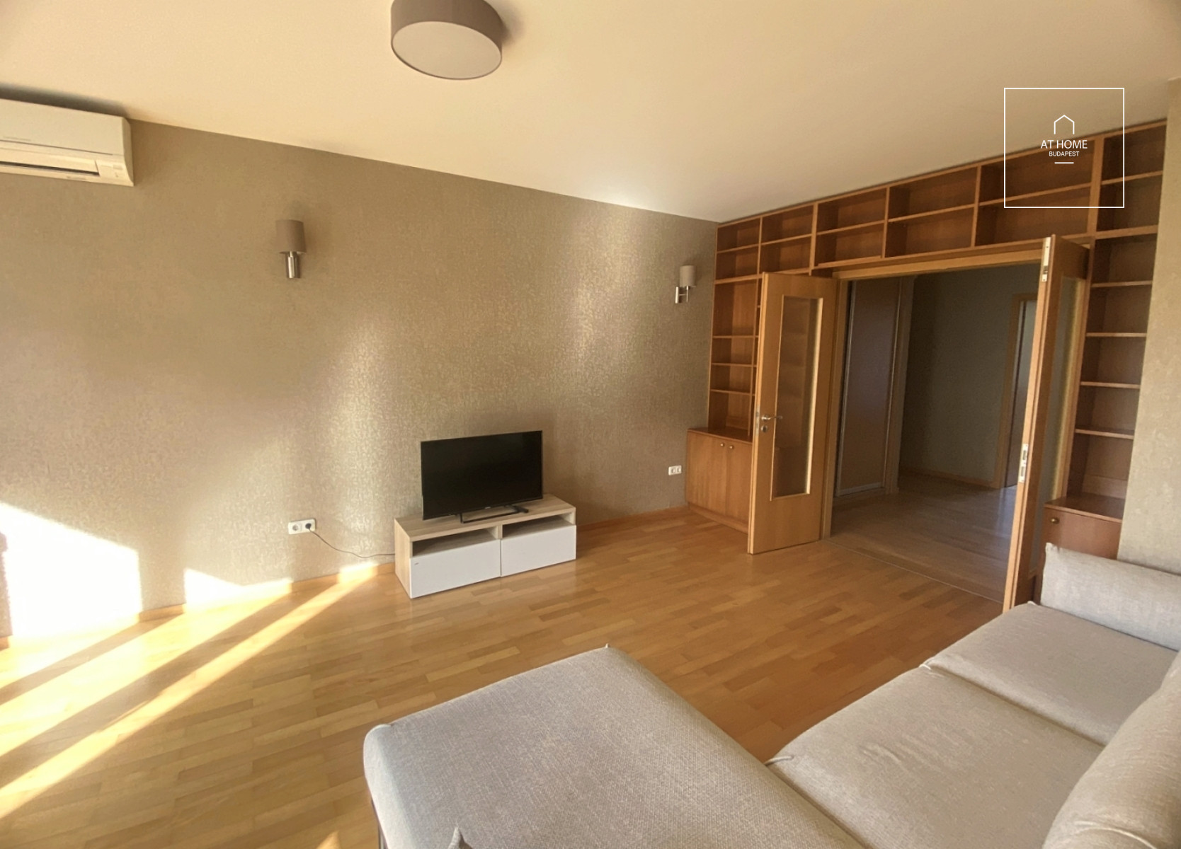 Budapest XII. district, Németvölgy, 3 bedrooms apartment with balcony for rent.