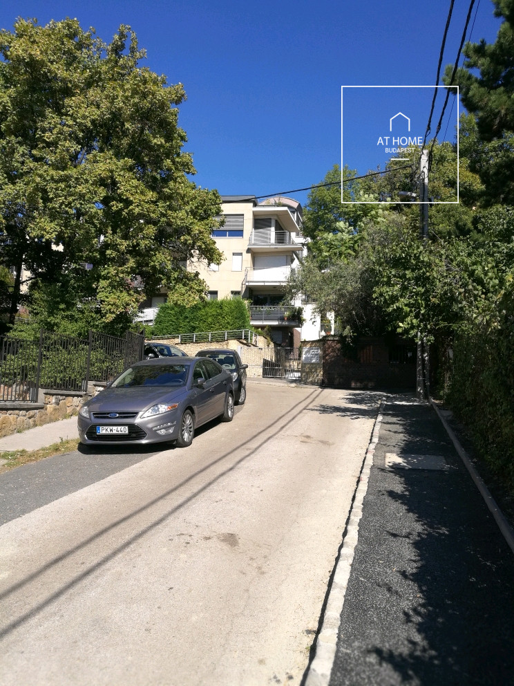 Prémium lakás eladó a Gellérthegyen – 58 m², terasszal, garázzsal, bútorozva