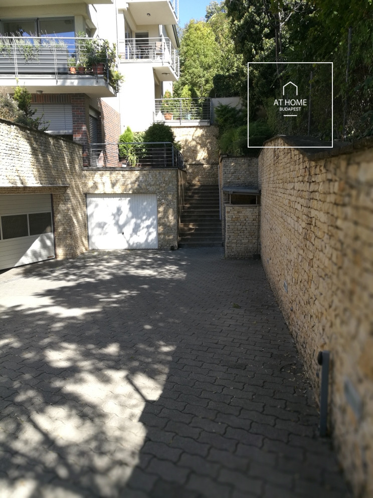 Premium Apartment for Sale on Gellért Hill – 58 m², Terrace, Garage, Fully Furnished