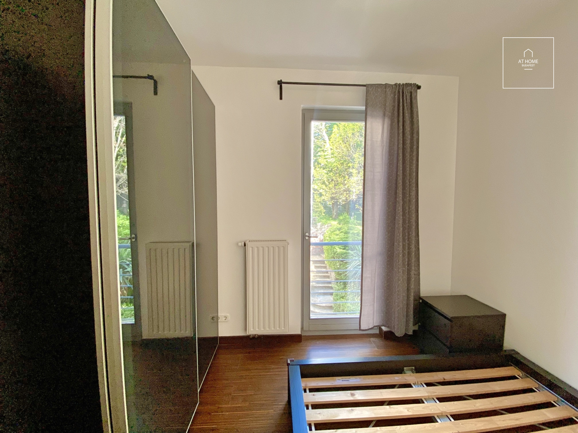 Premium Apartment for Sale on Gellért Hill – 58 m², Terrace, Garage, Fully Furnished