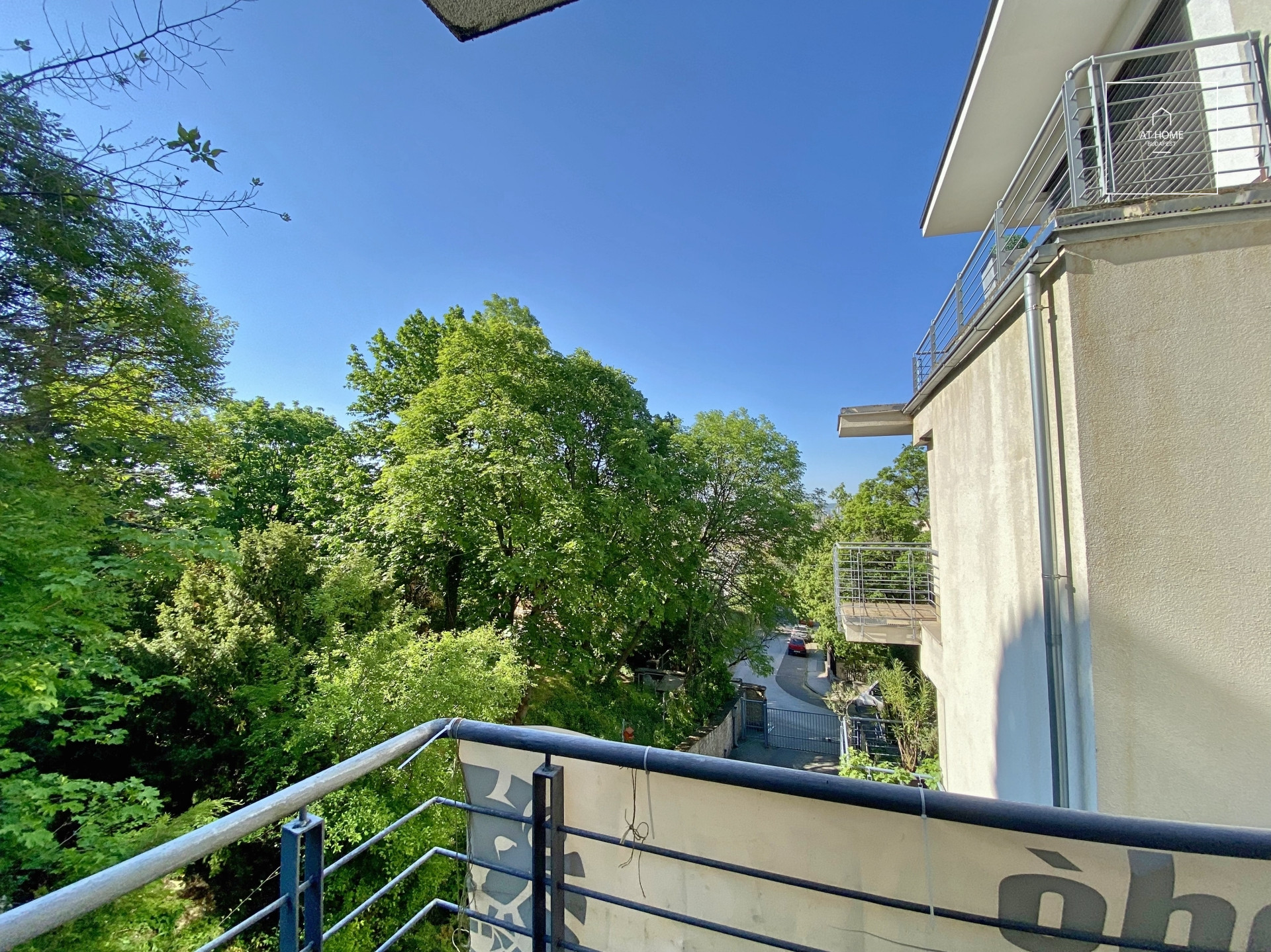 Premium Apartment for Sale on Gellért Hill – 58 m², Terrace, Garage, Fully Furnished
