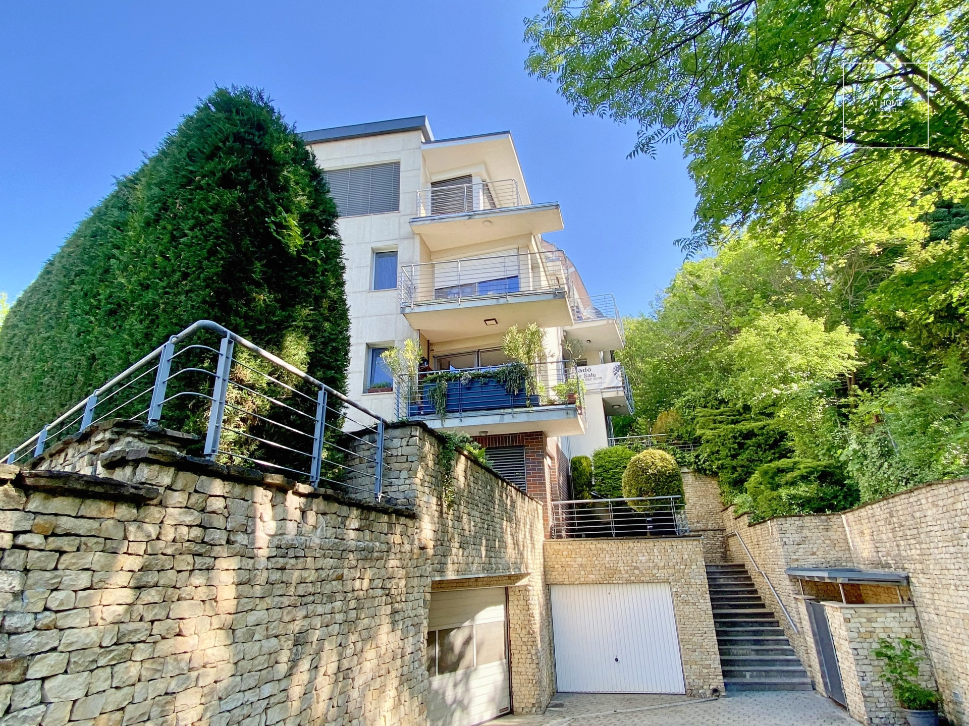 Premium Apartment for Sale on Gellért Hill – 58 m², Terrace, Garage, Fully Furnished