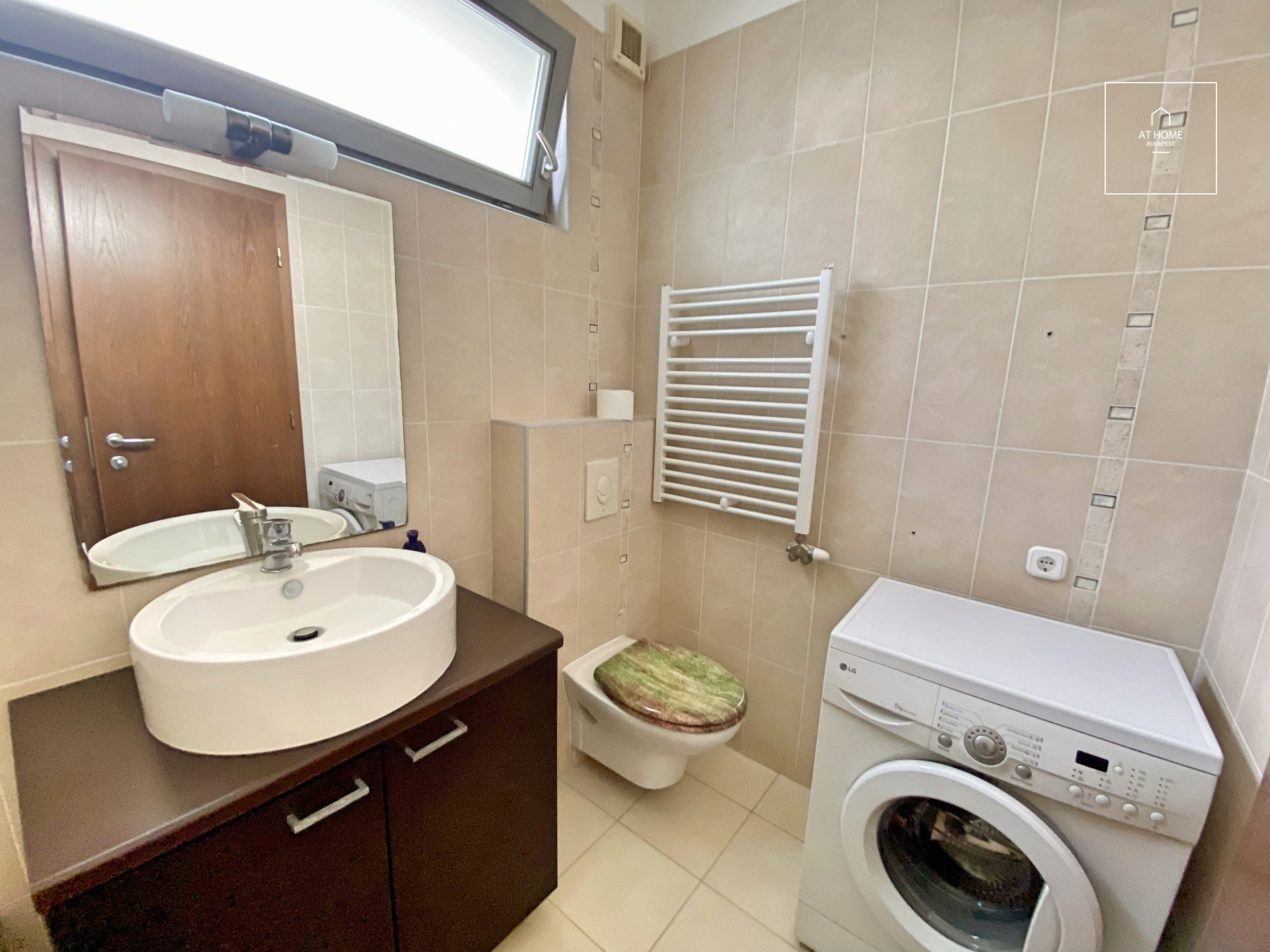 Premium Apartment for Sale on Gellért Hill – 58 m², Terrace, Garage, Fully Furnished