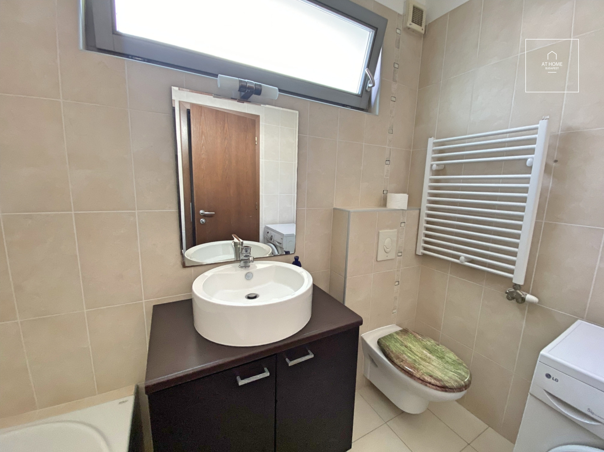 Premium Apartment for Sale on Gellért Hill – 58 m², Terrace, Garage, Fully Furnished