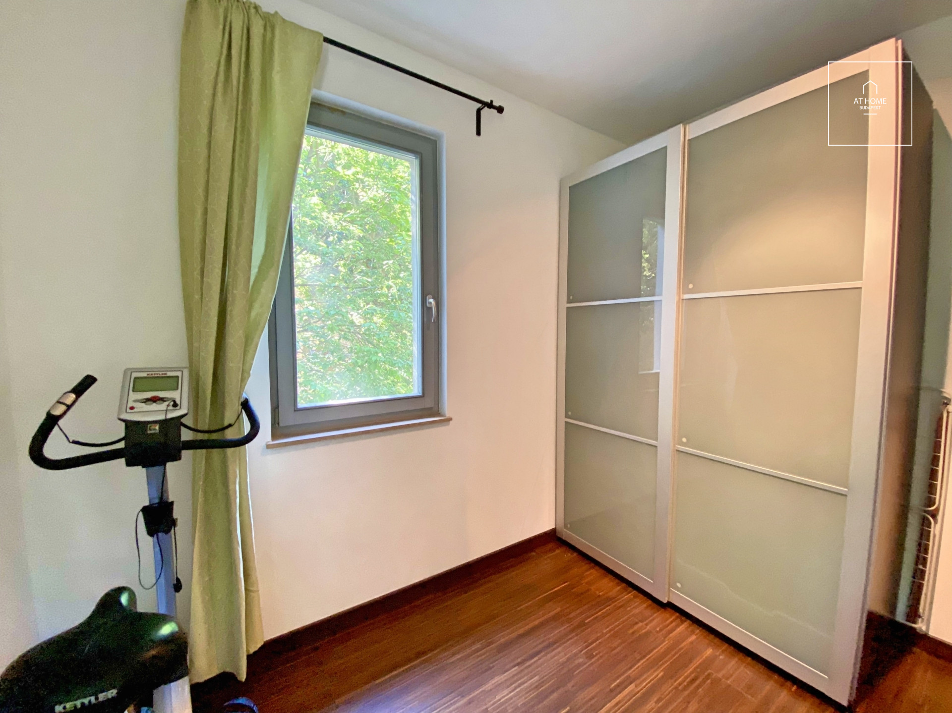 Premium Apartment for Sale on Gellért Hill – 58 m², Terrace, Garage, Fully Furnished