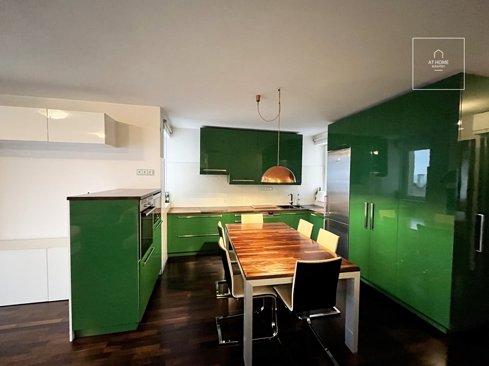 Panoramic 84 sqm apartment with 2 bedrooms and a 6 sqm balcony on Gellért Hill