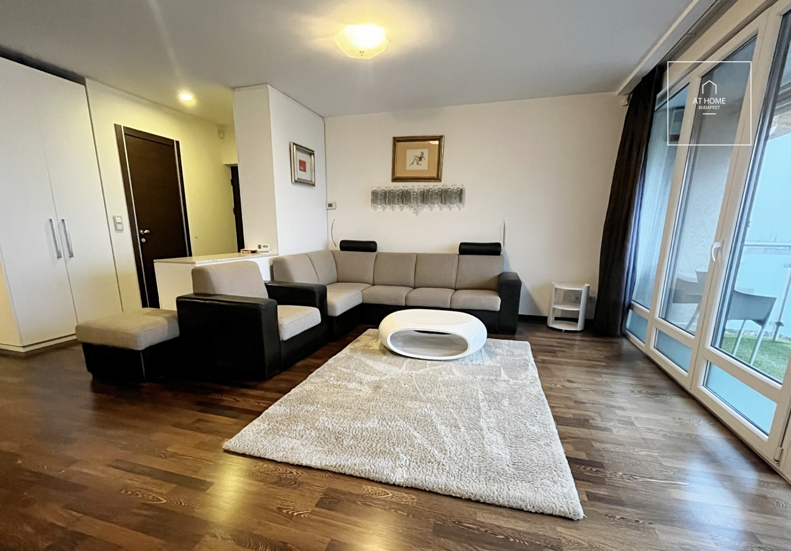 Panoramic 84 sqm apartment with 2 bedrooms and a 6 sqm balcony on Gellért Hill