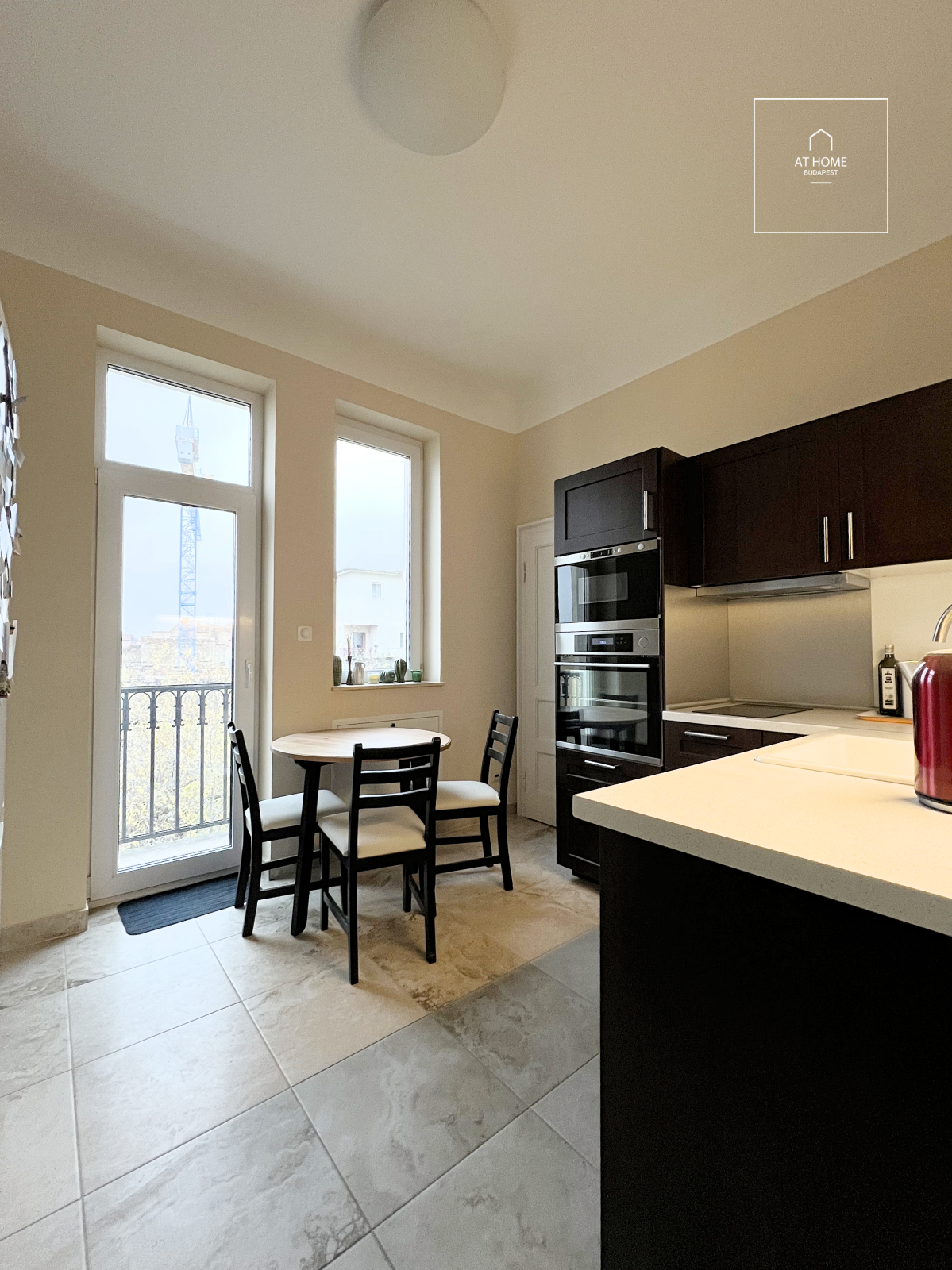 Renovated 100 sqm downtown luxury apartment with a balcony in Budapest’s 7th district