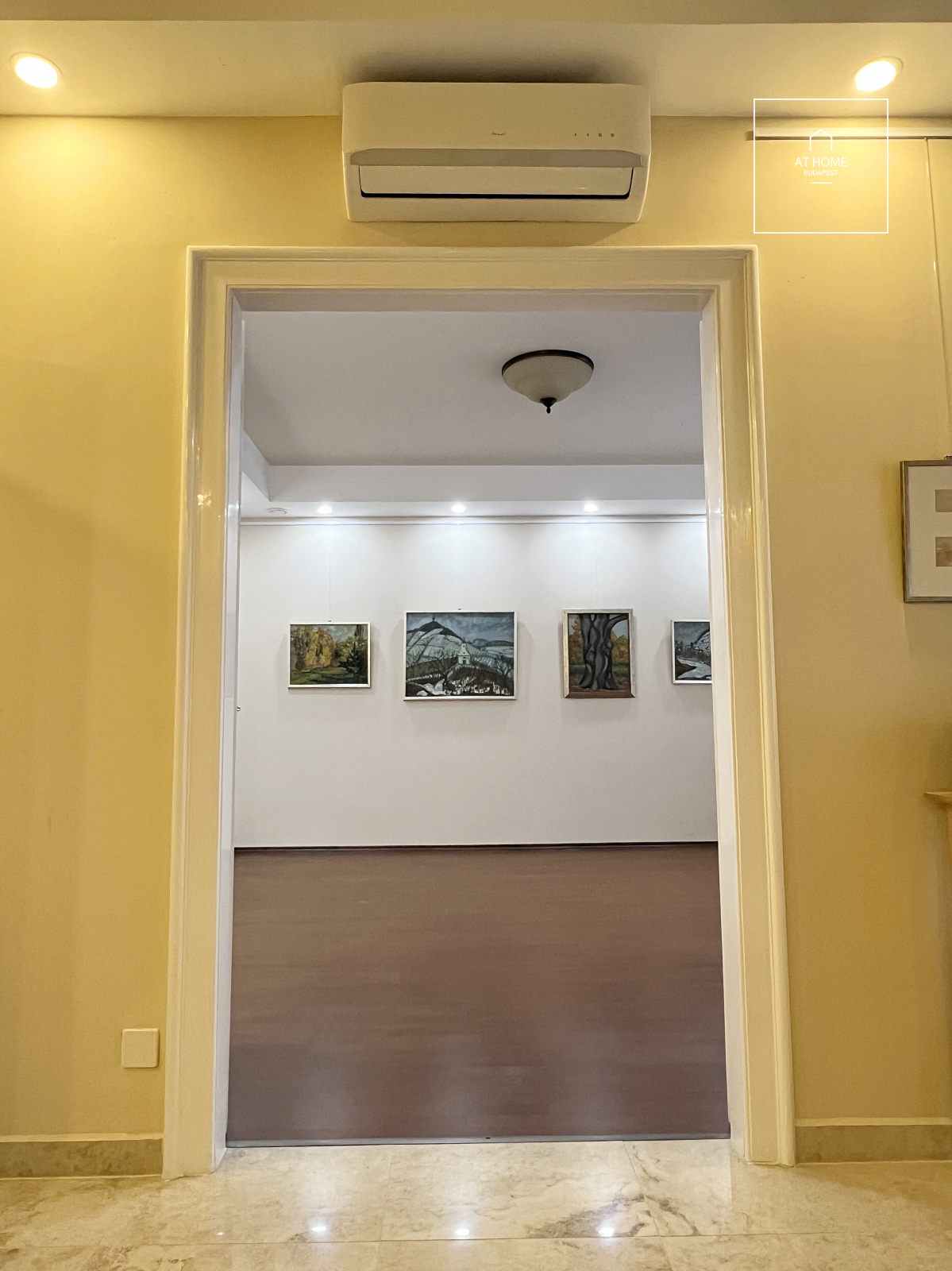 Renovated 100 sqm downtown luxury apartment with a balcony in Budapest’s 7th district