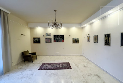 Renovated 100 sqm downtown luxury apartment with a balcony in Budapest’s 7th district