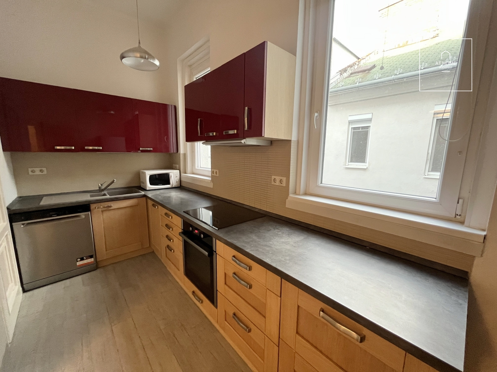 Panoramic 130 sqm apartment for rent in District II