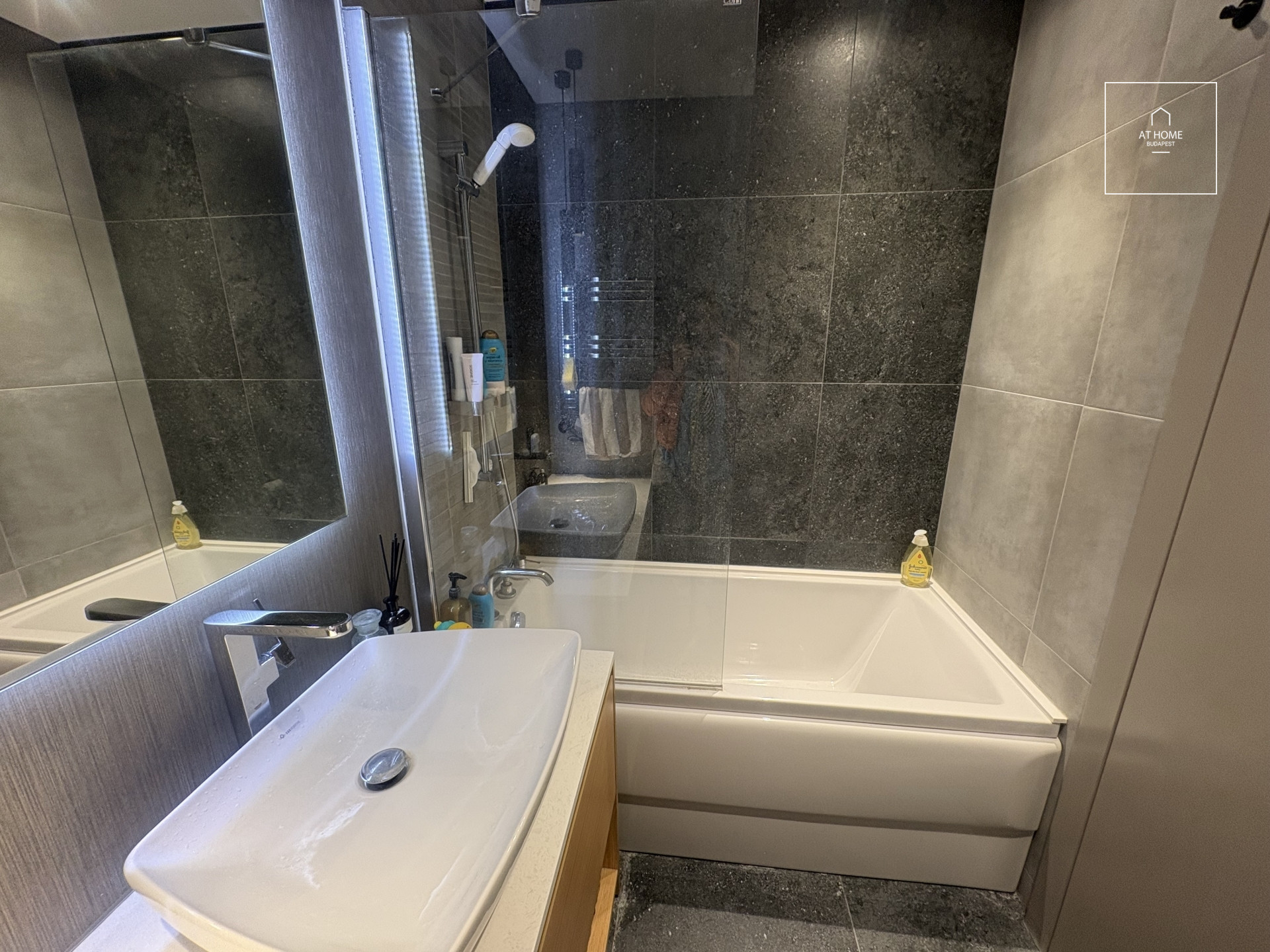 A 77 sqm, 2-bedroom apartment with a terrace, built in 2023, in Budapest’s 13th District