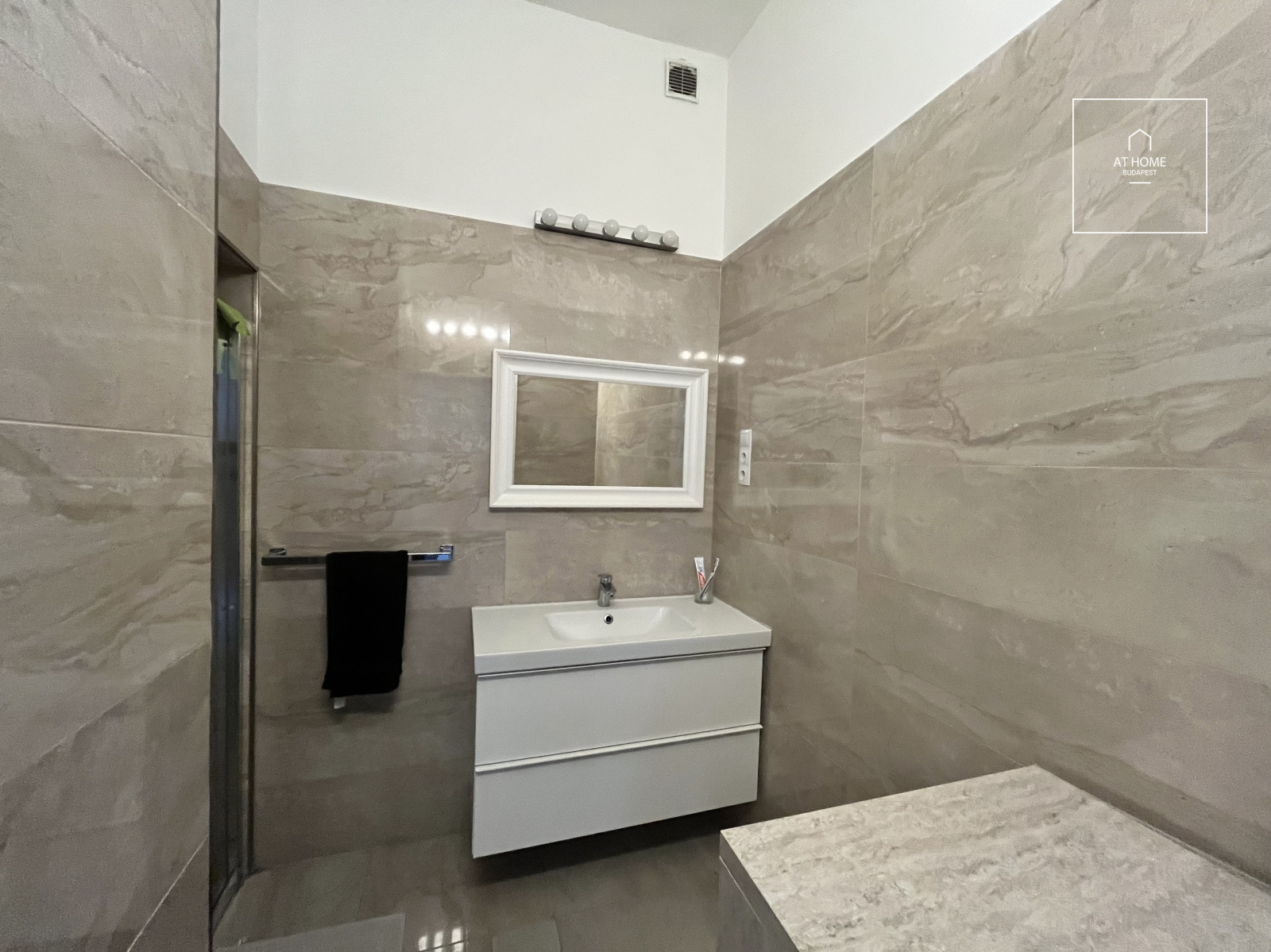 Two-bedroom modern apartment for rent Budapest, Castle district
