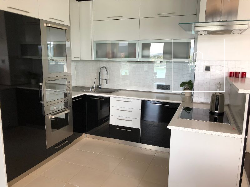 Panoramic two-bedroom apartment with a 42 sqm terrace in District XIII