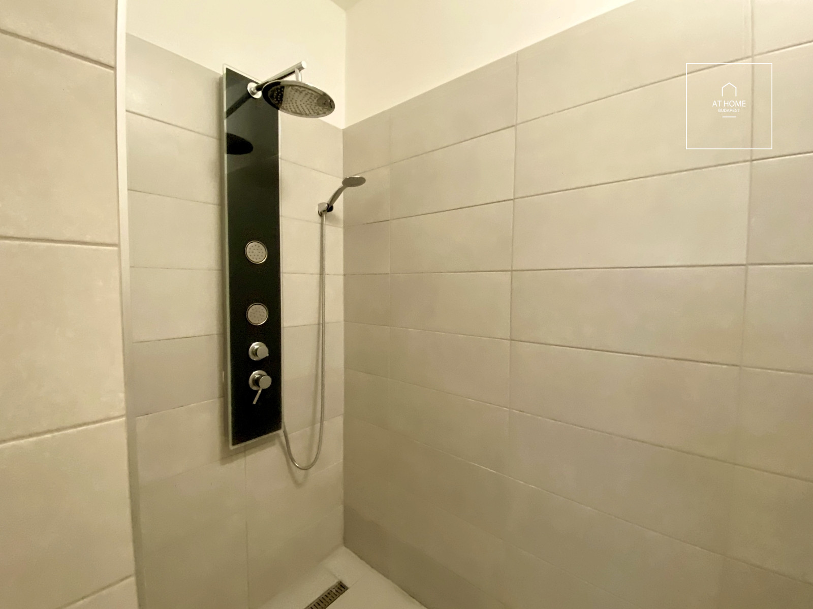 Newly built 2- bedroom apartment for rent in the VI. district