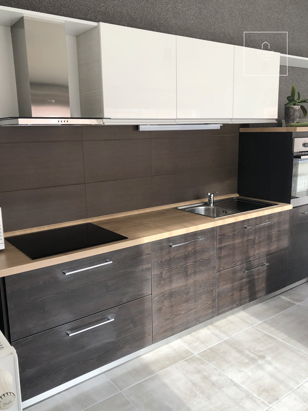 Newly built 2- bedroom apartment for rent in the VI. district