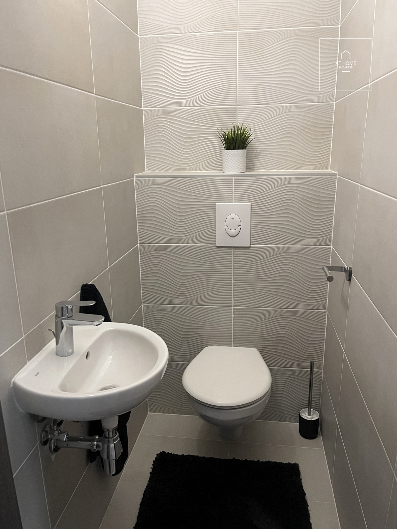 NEW, FULLY FURNISHED APARTMENT WITH BALCONY – DISTRICT 13