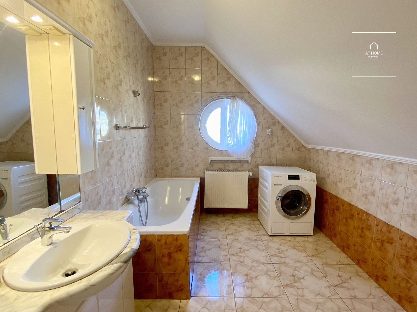 Duplex 107 nm-es 4 hálószobás lakás 3 erkéllyel a II. kerületben