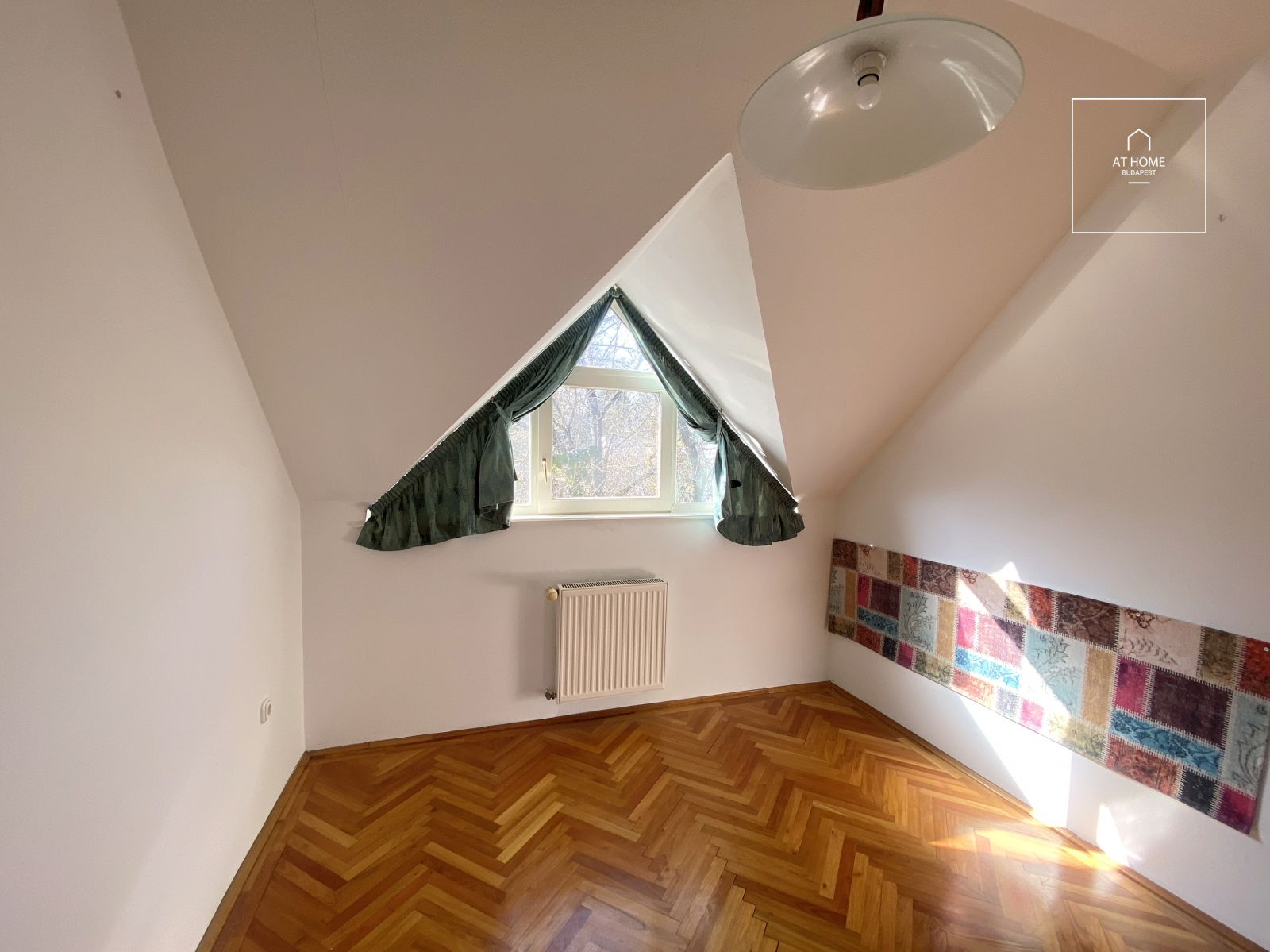 107 sqm duplex apartment with 4 bedrooms and 3 balconies in Budapest’s 2nd District