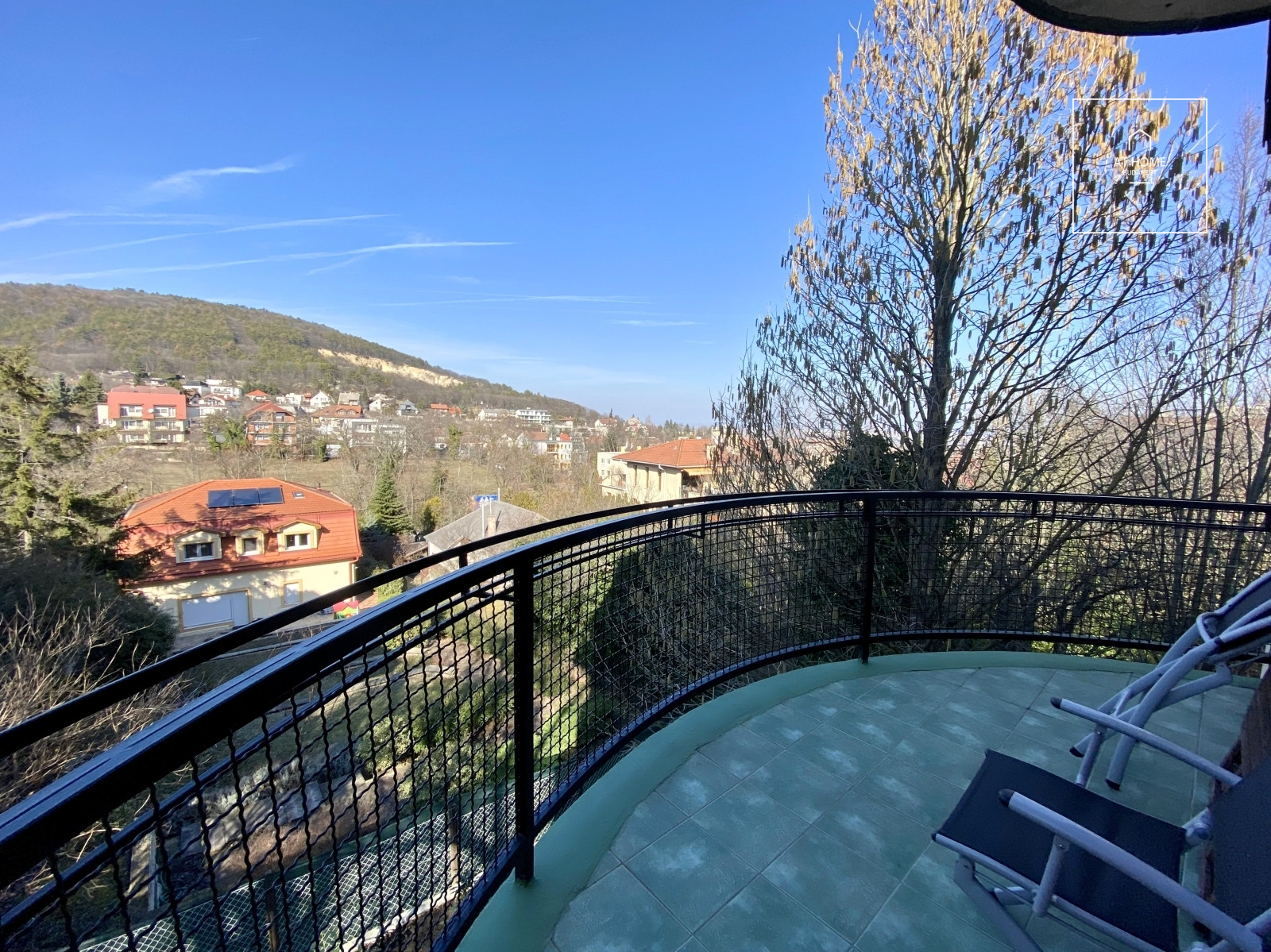 107 sqm duplex apartment with 4 bedrooms and 3 balconies in Budapest’s 2nd District