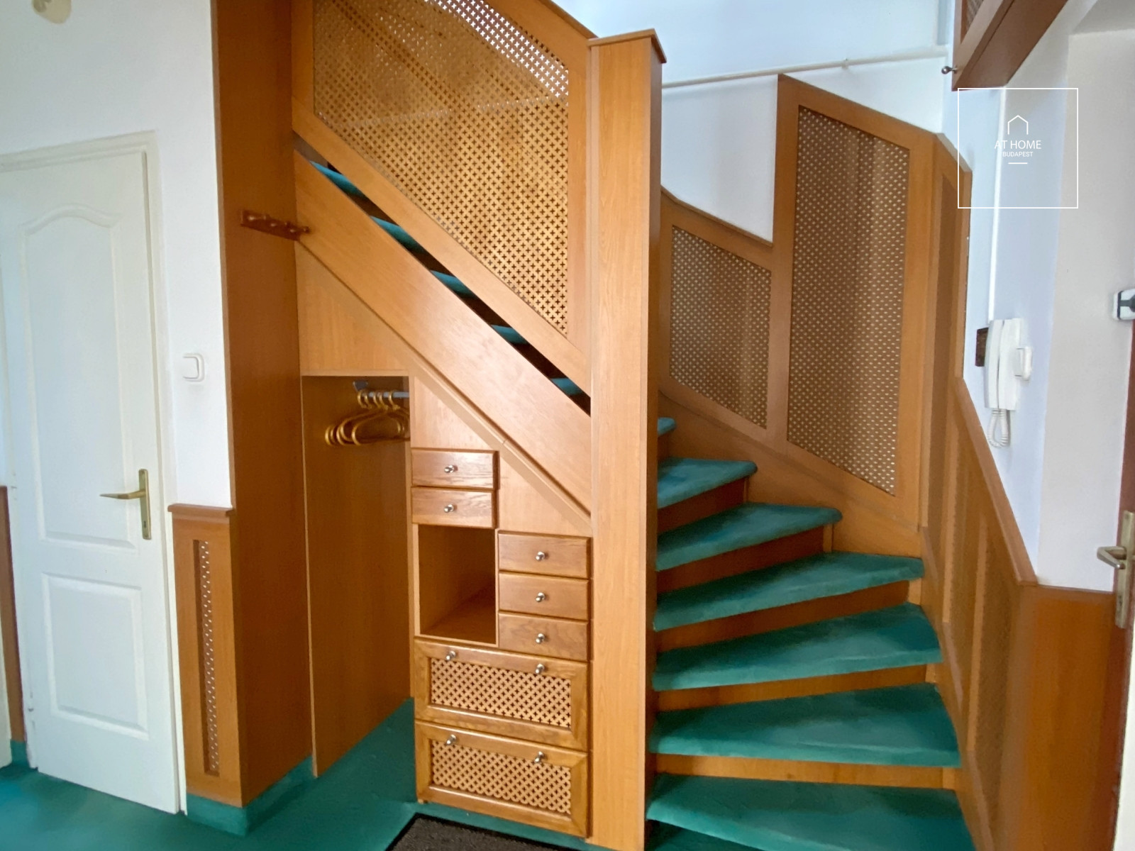 107 sqm duplex apartment with 4 bedrooms and 3 balconies in Budapest’s 2nd District