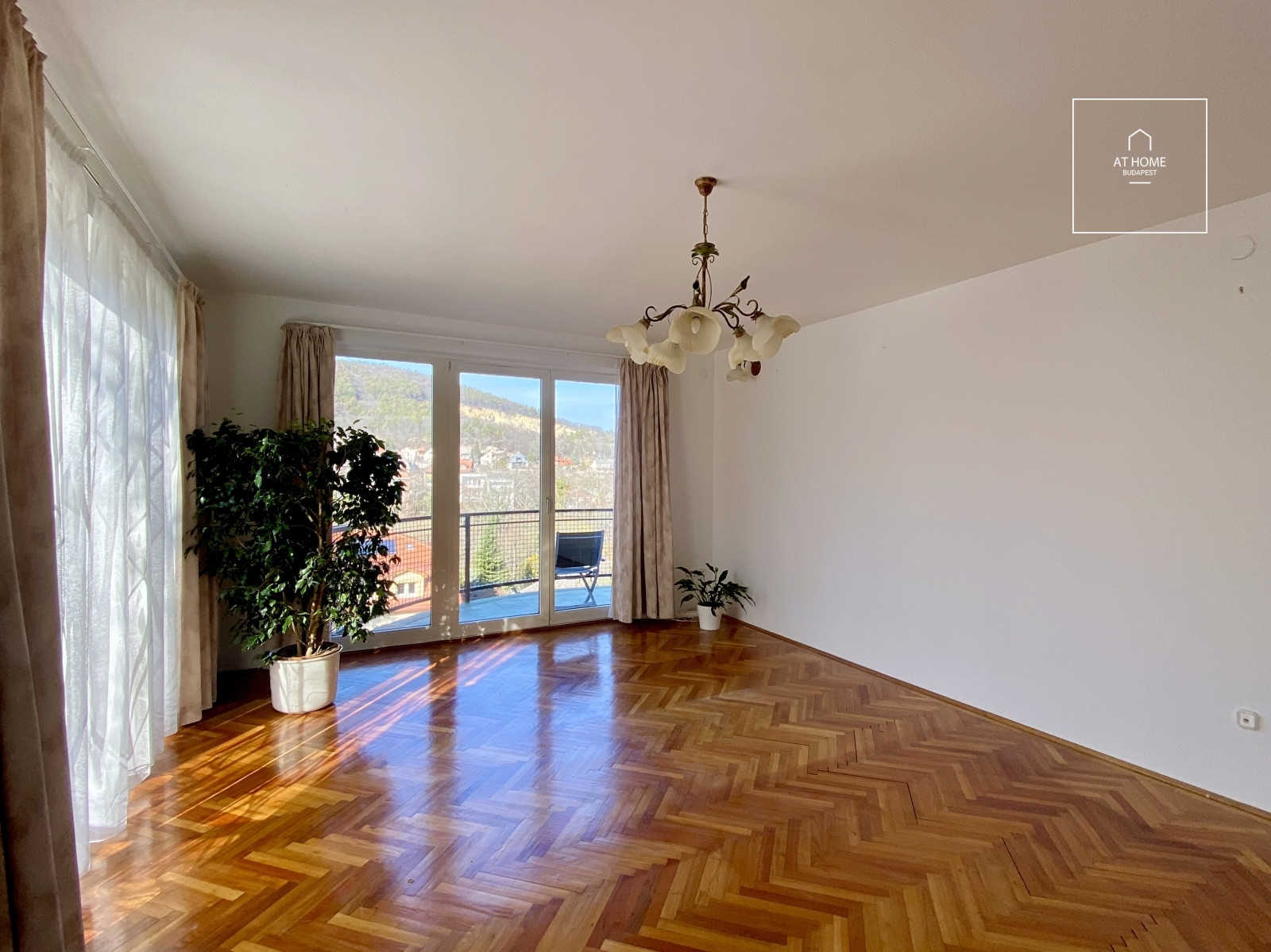 Duplex 107 nm-es 4 hálószobás lakás 3 erkéllyel a II. kerületben