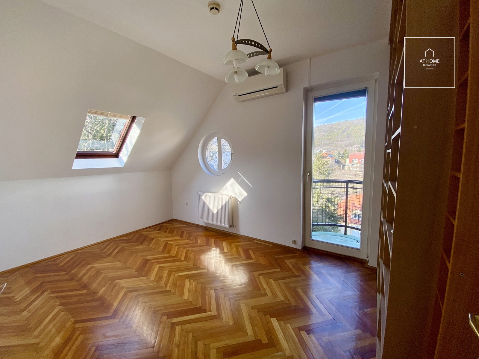 Duplex 107 nm-es 4 hálószobás lakás 3 erkéllyel a II. kerületben