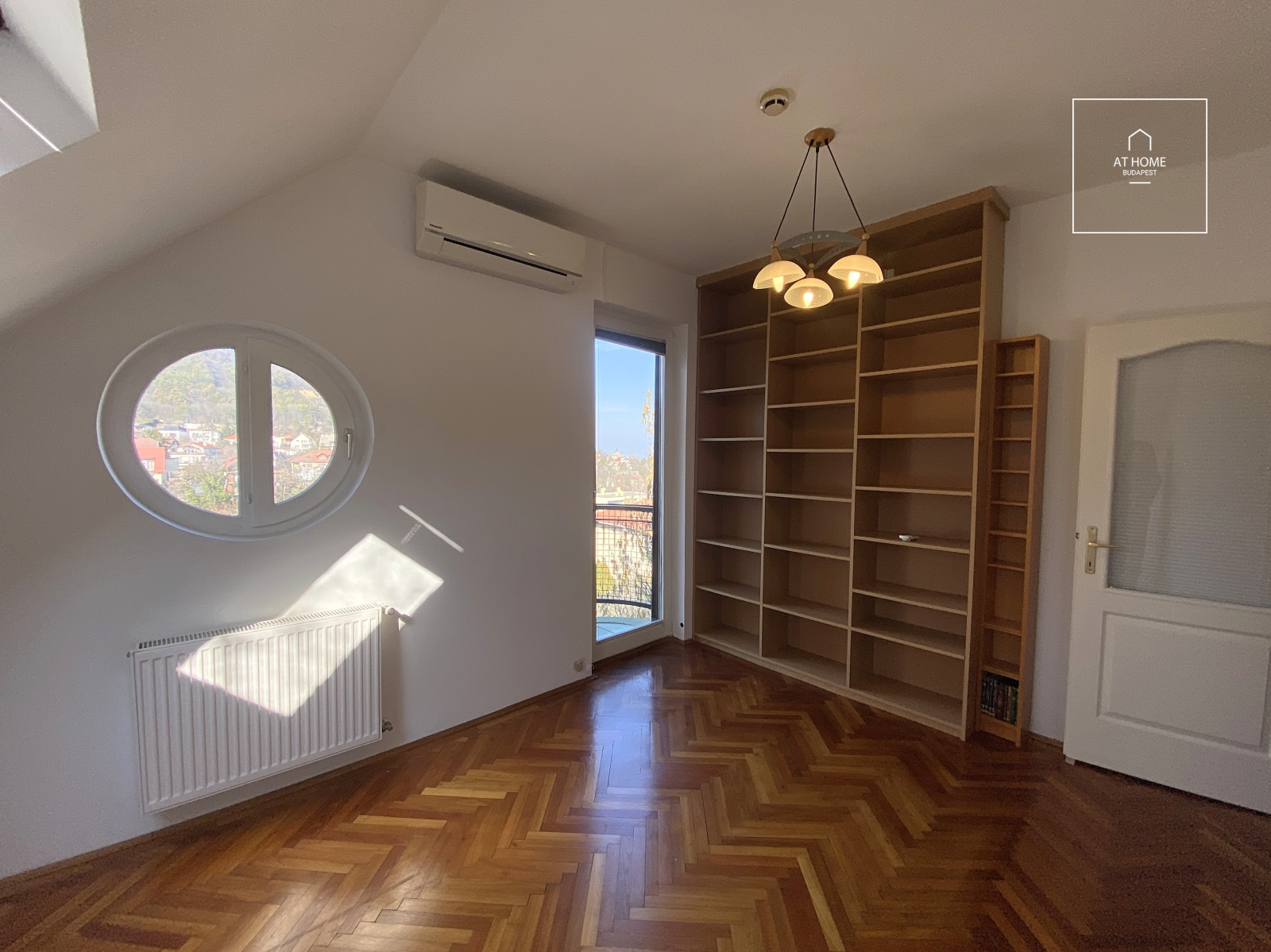 Duplex 107 nm-es 4 hálószobás lakás 3 erkéllyel a II. kerületben