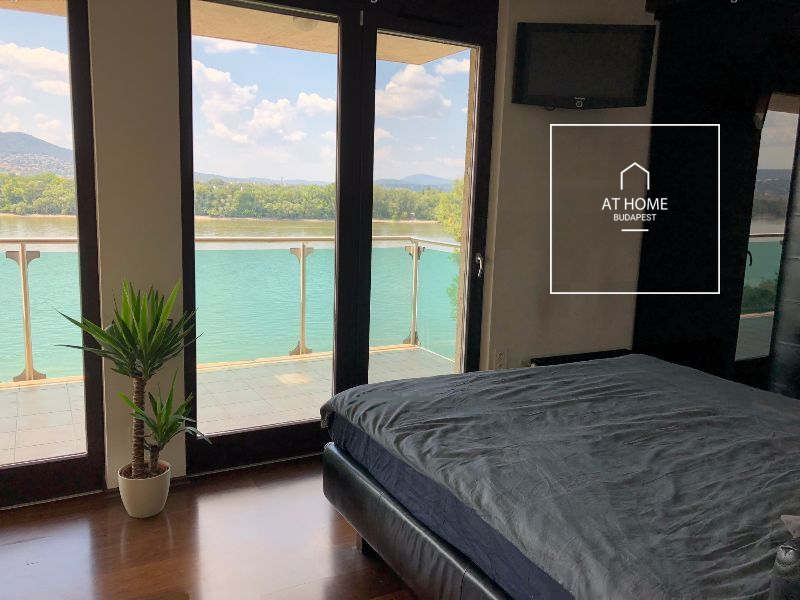 Panoramic two-bedroom apartment with a 42 sqm terrace in District XIII