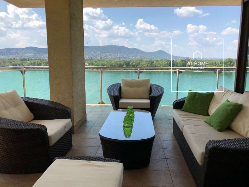 Panoramic two-bedroom apartment with a 42 sqm terrace in District XIII