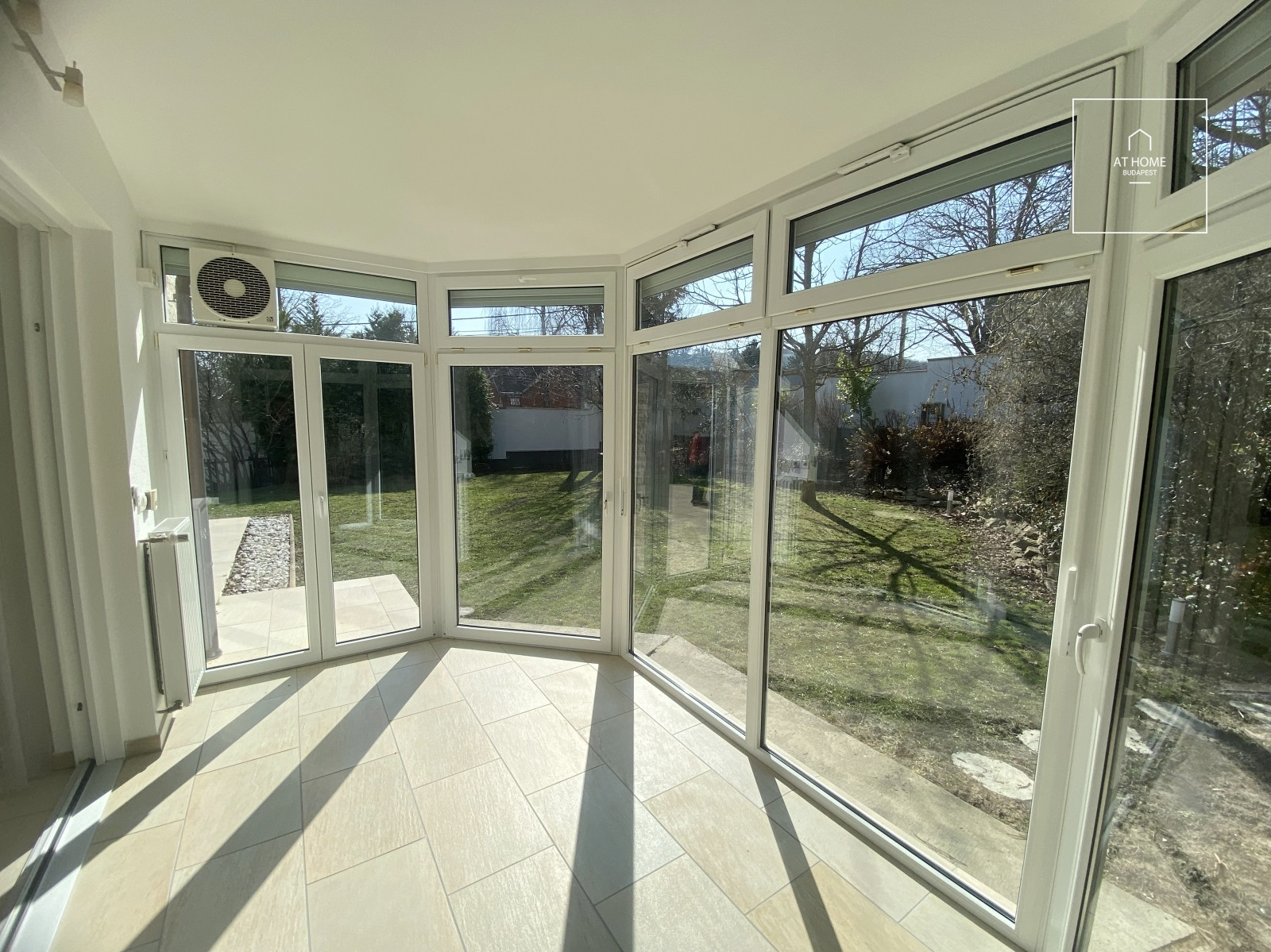 Kétszintes 330 nm-es 4 hálószobás családi ház a II/A. kerületben, Széphalmon