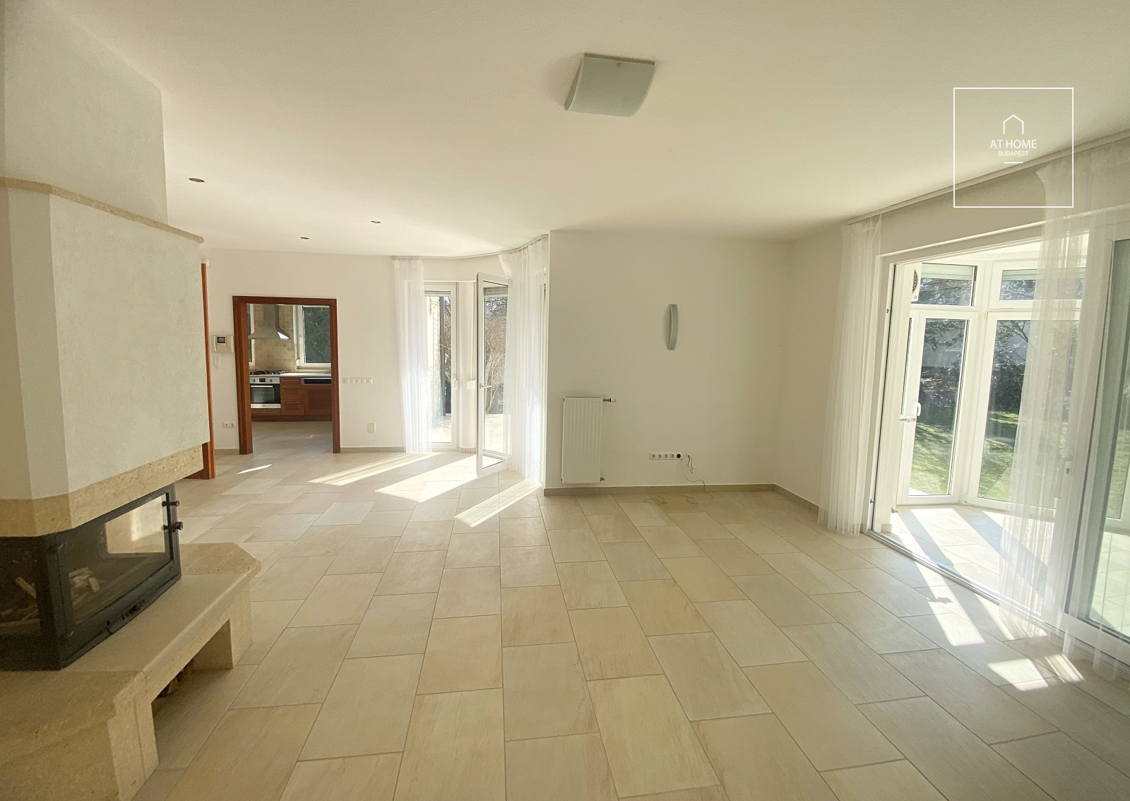 Two-story, 330 sqm, four-bedroom family house in Budapest’s II/A district, Széphalom