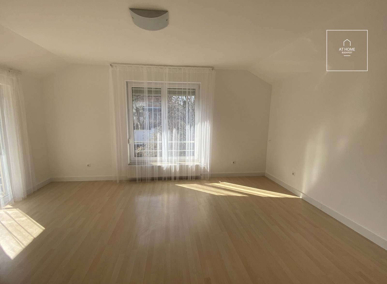 Two-story, 330 sqm, four-bedroom family house in Budapest’s II/A district, Széphalom