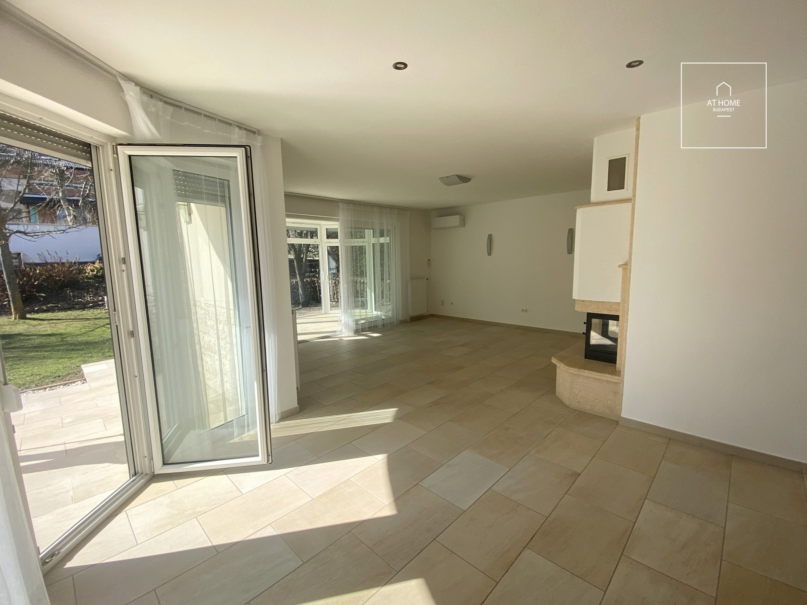 Two-story, 330 sqm, four-bedroom family house in Budapest’s II/A district, Széphalom