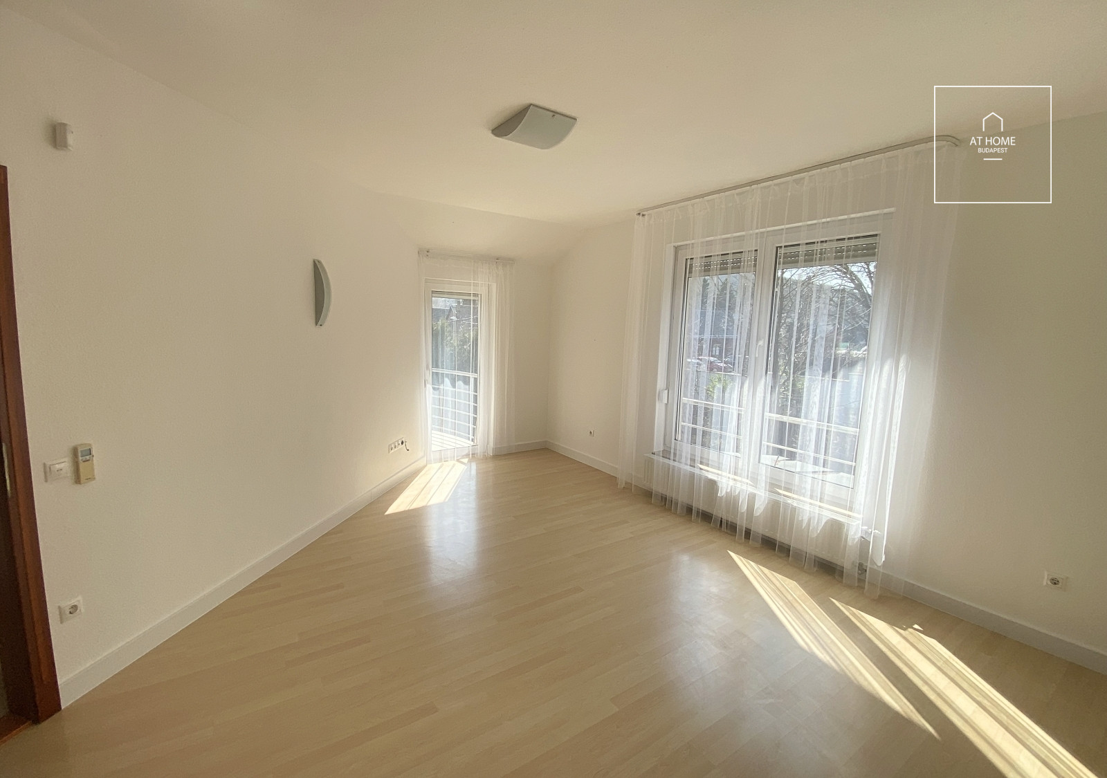 Two-story, 330 sqm, four-bedroom family house in Budapest’s II/A district, Széphalom