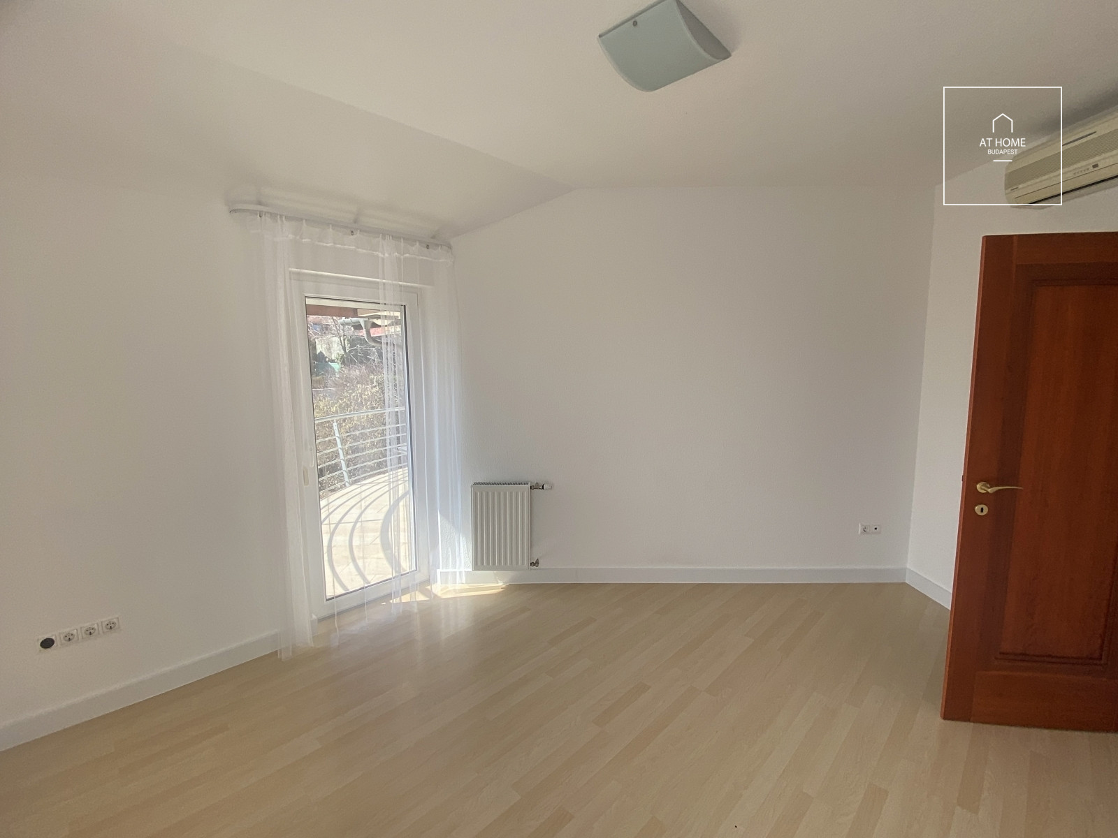 Two-story, 330 sqm, four-bedroom family house in Budapest’s II/A district, Széphalom