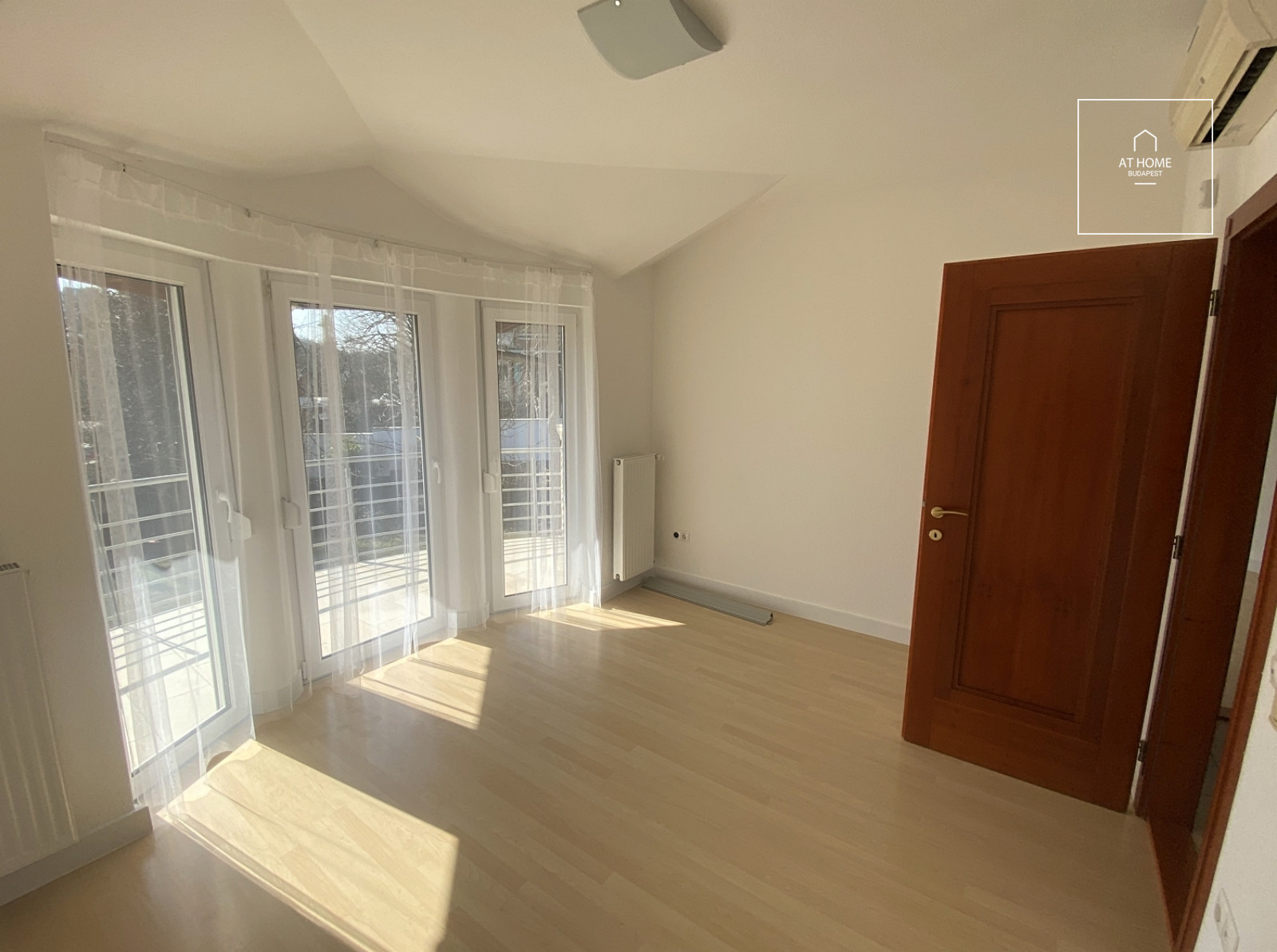 Two-story, 330 sqm, four-bedroom family house in Budapest’s II/A district, Széphalom