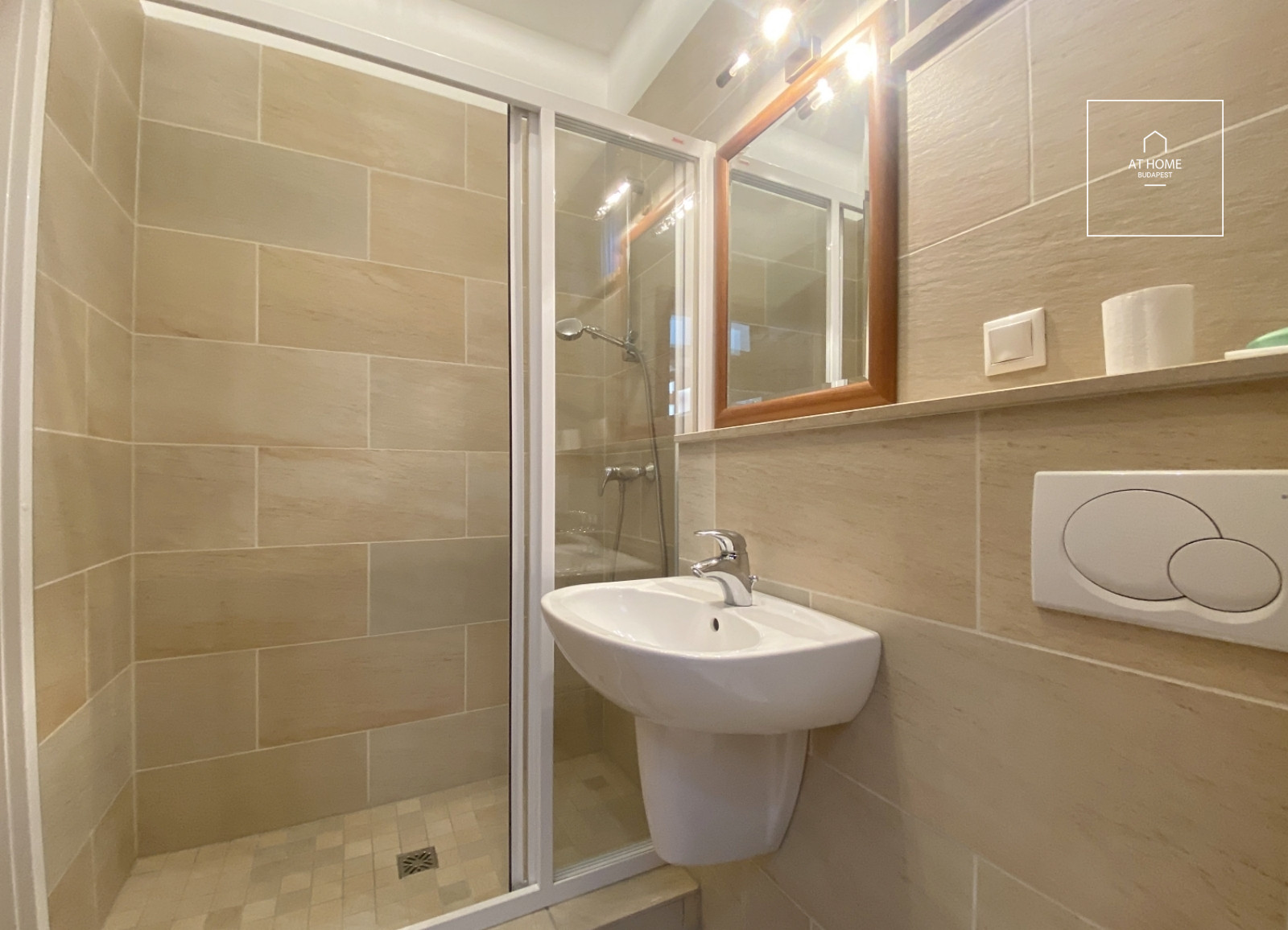 Two-story, 330 sqm, four-bedroom family house in Budapest’s II/A district, Széphalom