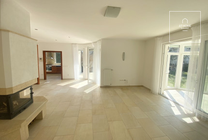 Kétszintes 330 nm-es 4 hálószobás családi ház a II/A. kerületben, Széphalmon