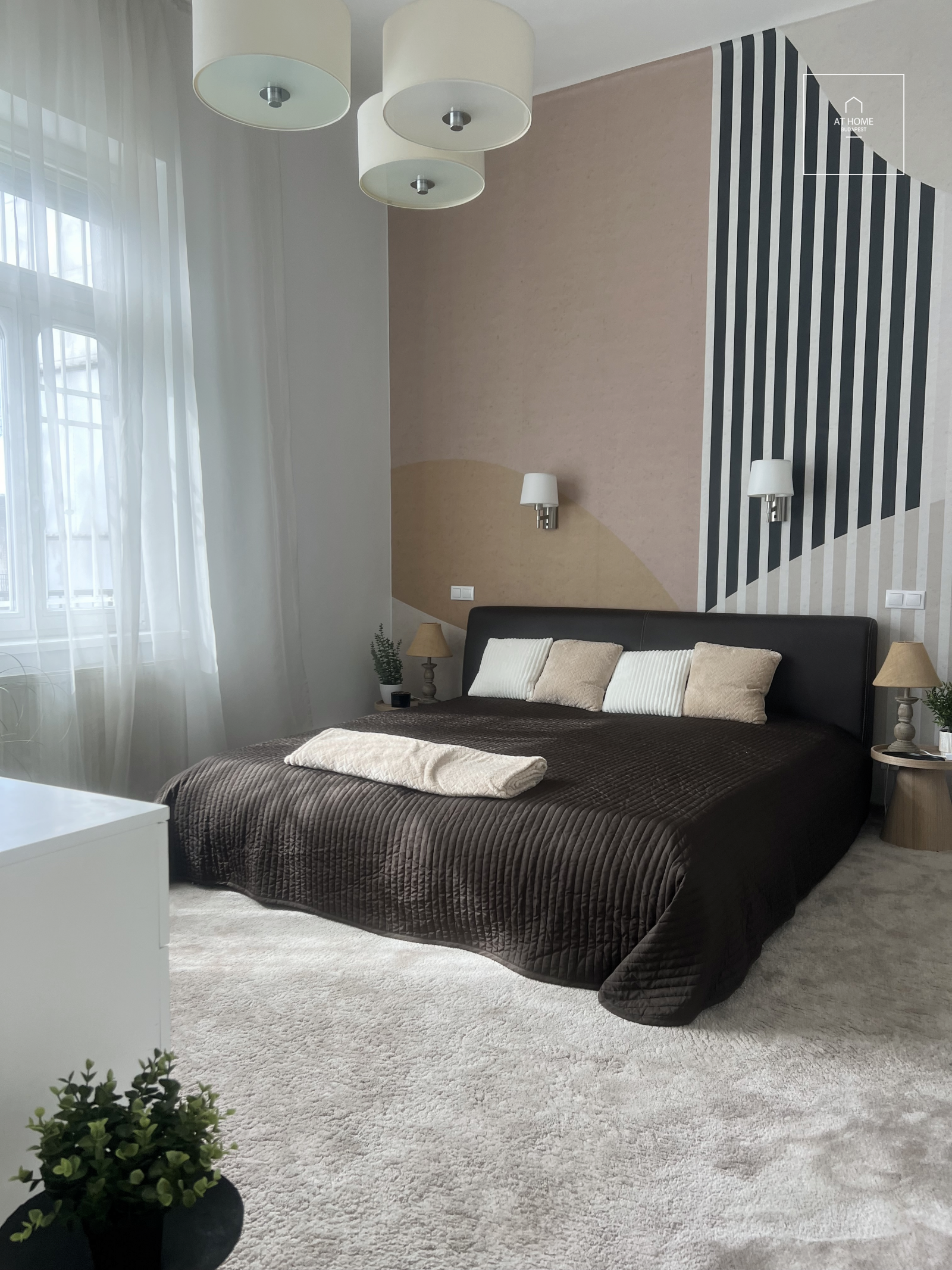 Teljes körűen felújított, 2 hálószobás luxuslakás eladó a Belváros szívében, Budapesten