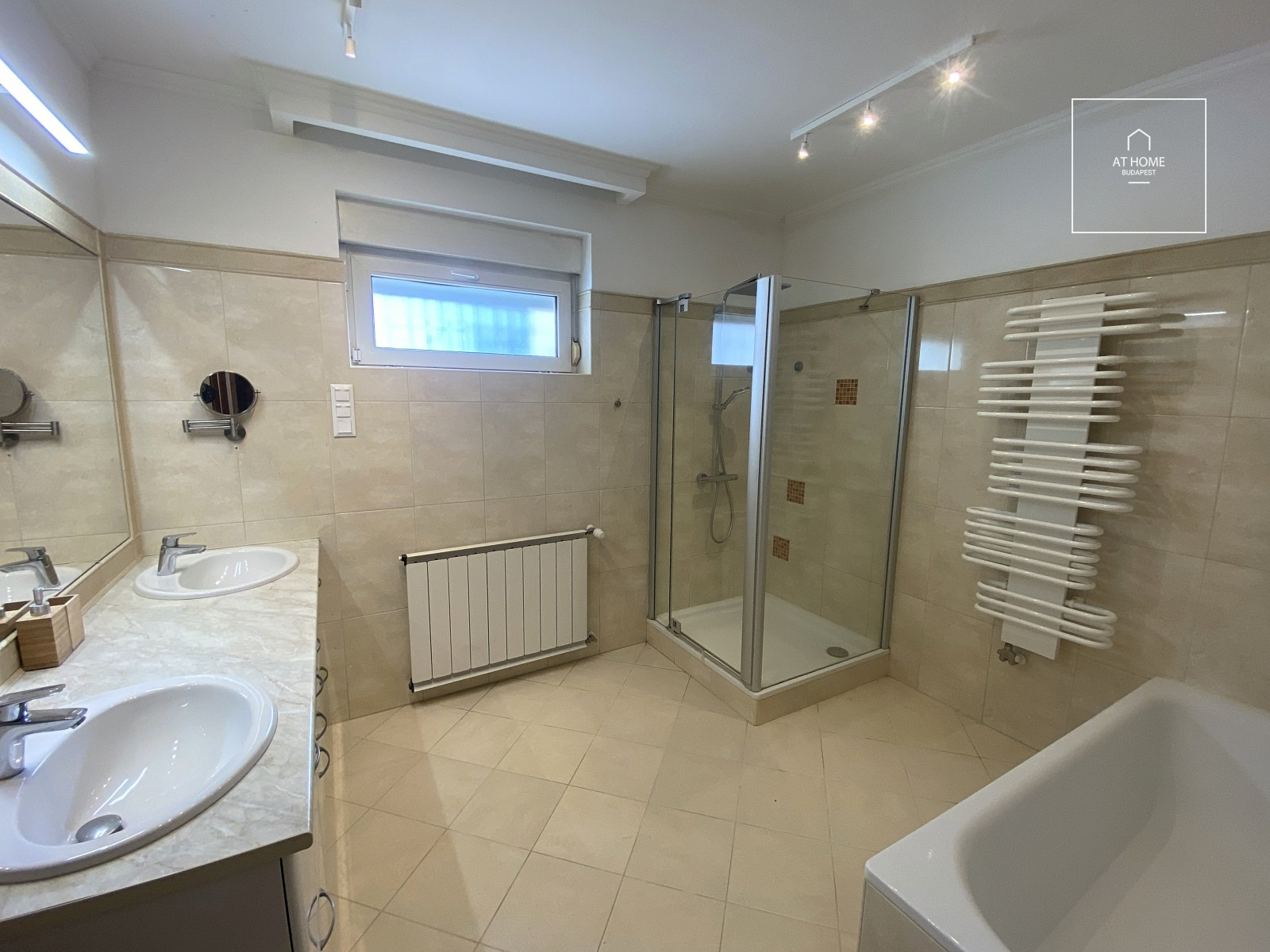 Renovated 185 sqm duplex apartment with four bedrooms and direct garden access in Budapest’s 2nd district