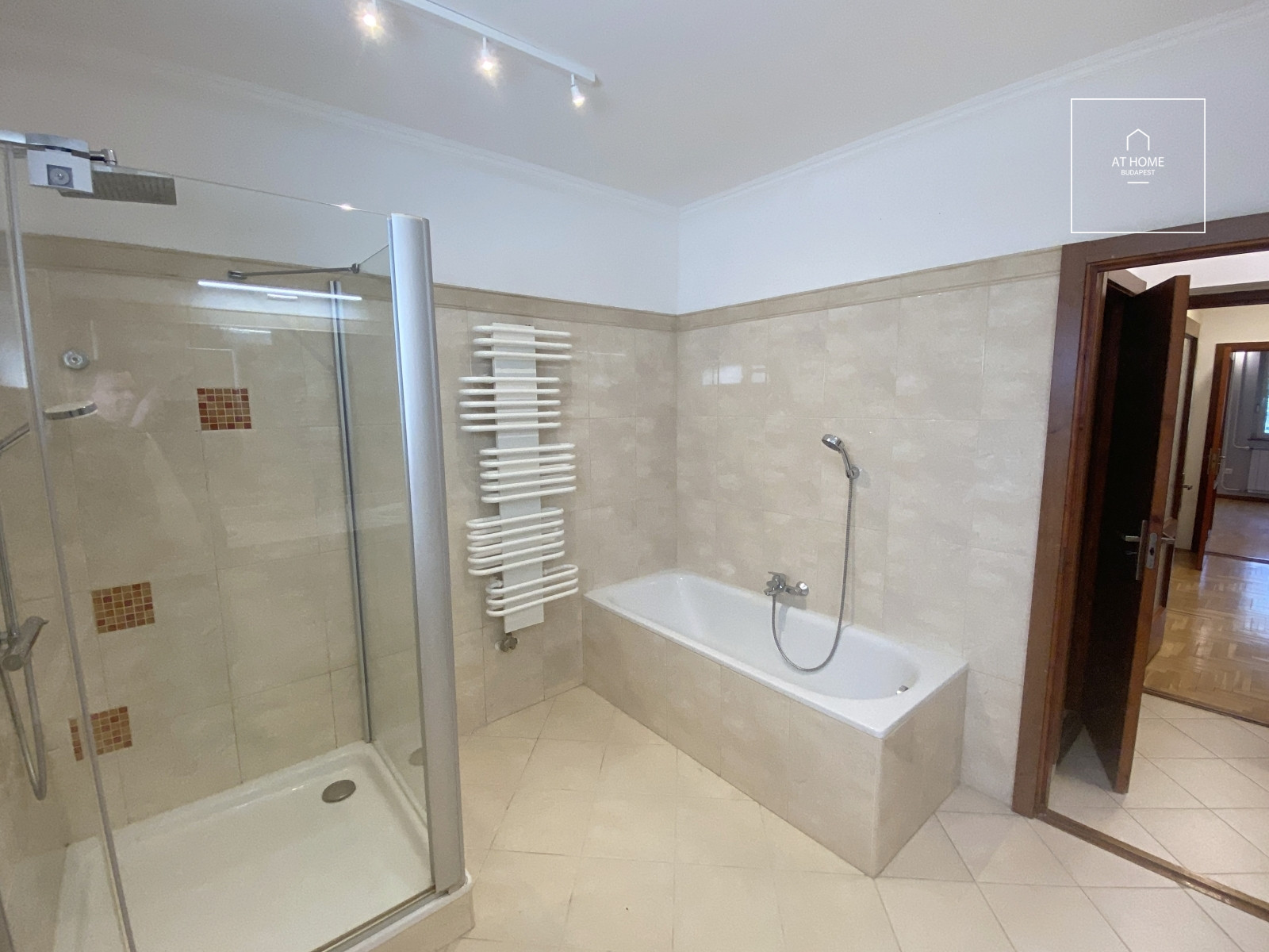 Renovated 185 sqm duplex apartment with four bedrooms and direct garden access in Budapest’s 2nd district